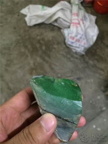 大马坎黄加绿 种老翡翠的取料与工艺探析